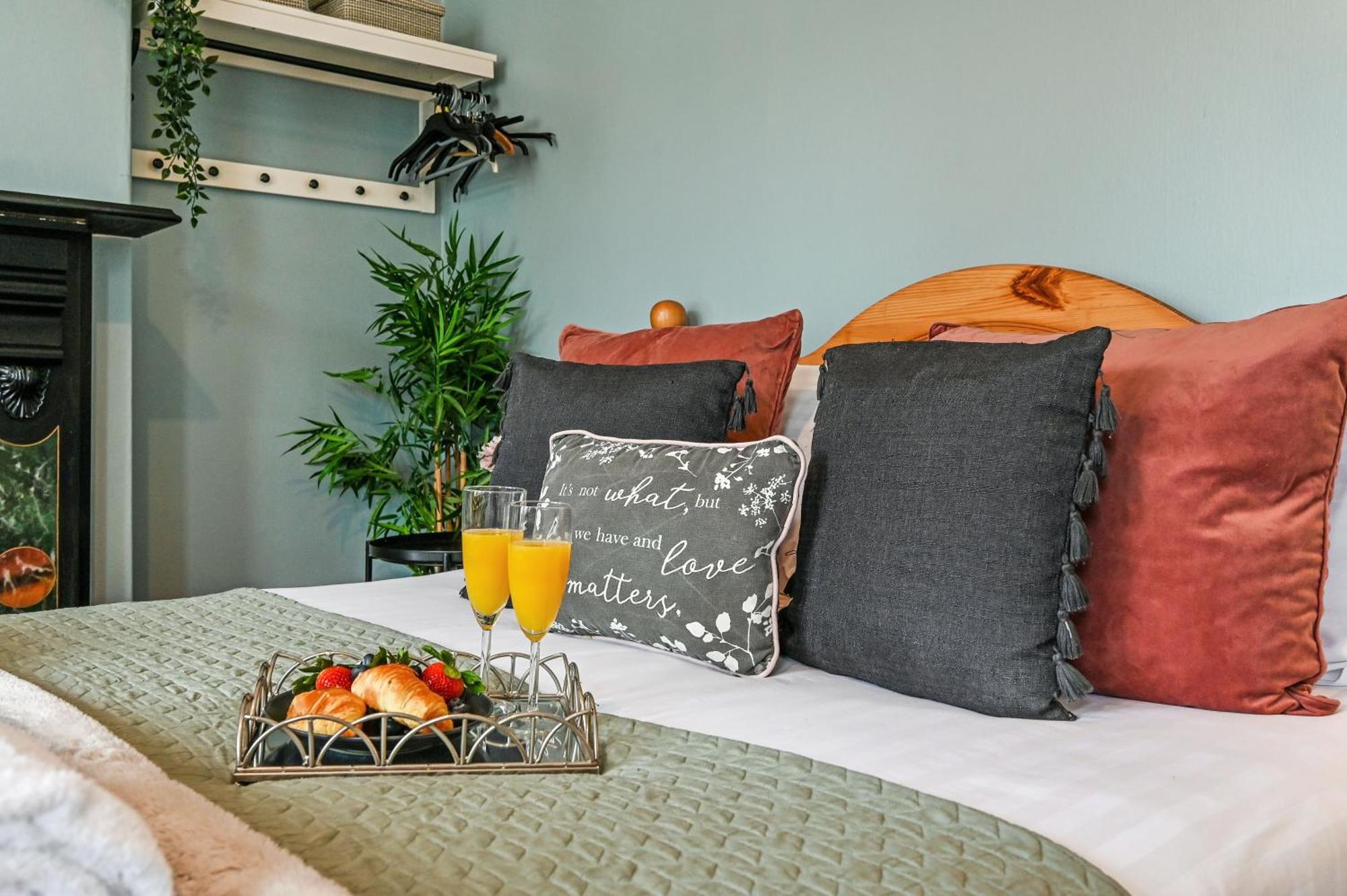 Вилла Beautiful Townhouse, Great Location - Pet Friendly Кардифф Экстерьер фото