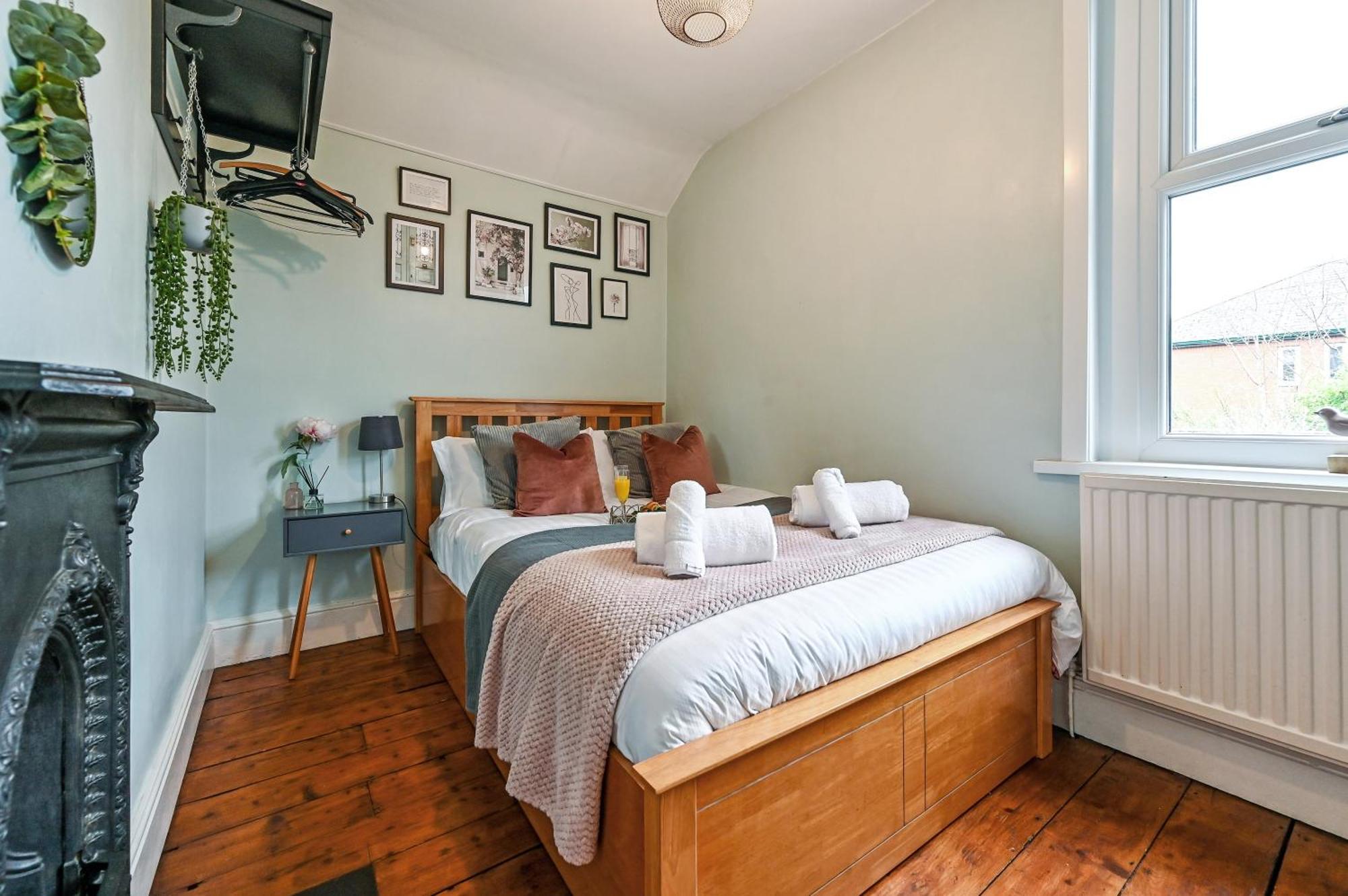 Вилла Beautiful Townhouse, Great Location - Pet Friendly Кардифф Экстерьер фото