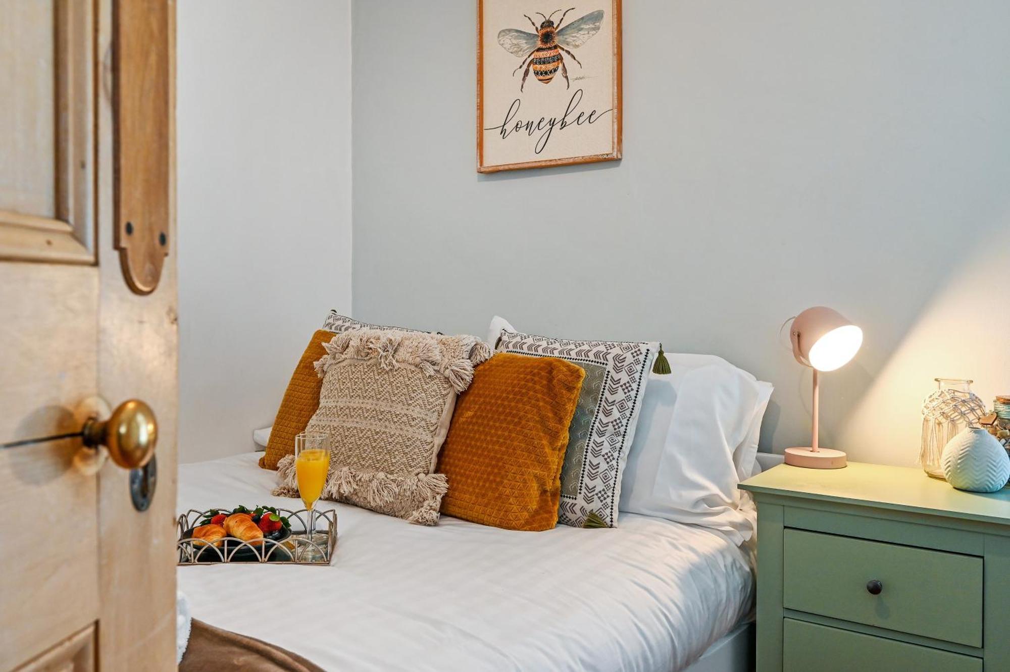 Вилла Beautiful Townhouse, Great Location - Pet Friendly Кардифф Экстерьер фото