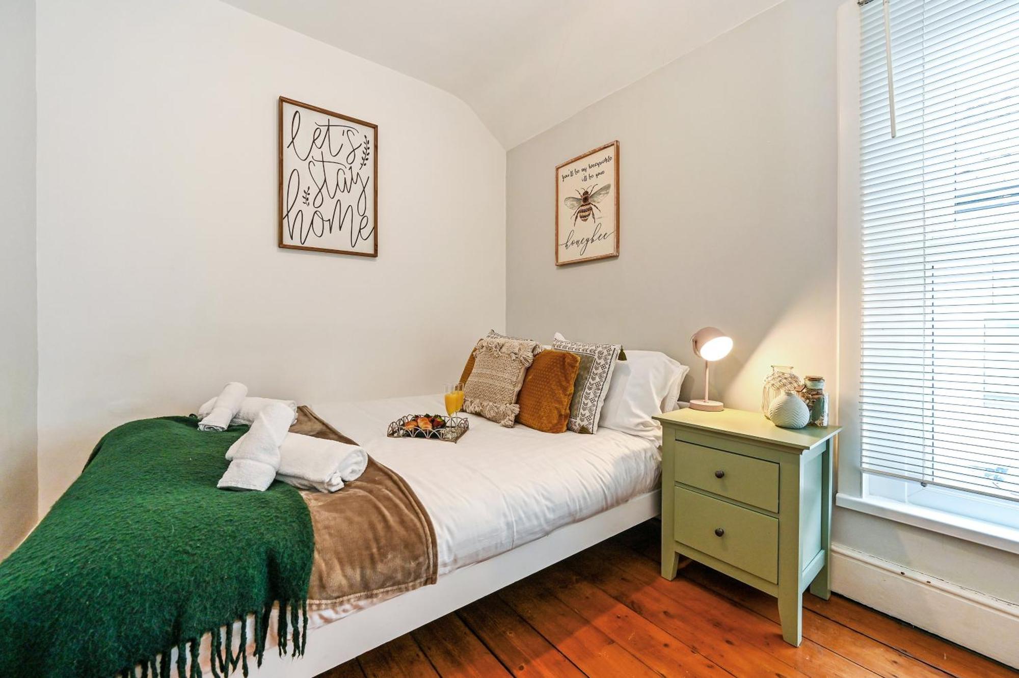 Вилла Beautiful Townhouse, Great Location - Pet Friendly Кардифф Экстерьер фото